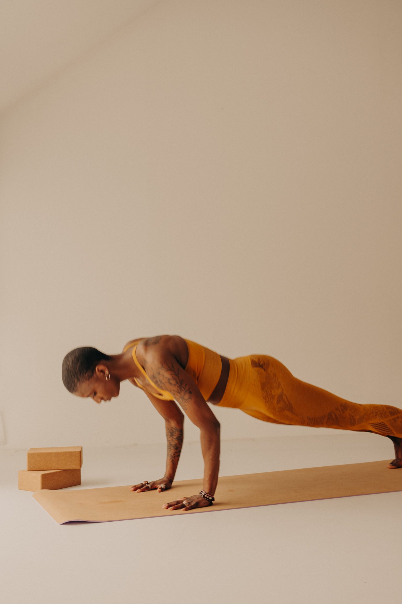 Chaturange Dandasana Yoga pose Asana, Louise Inspiration Yoga Orléans sud